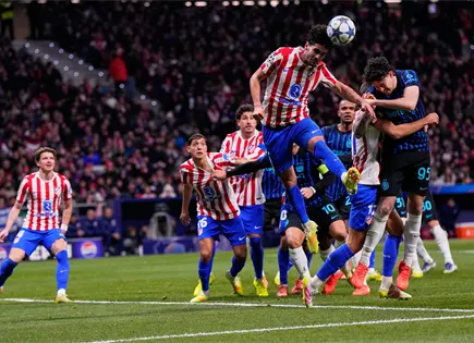 Atlético de Madrid multado y sancionado por UEFA