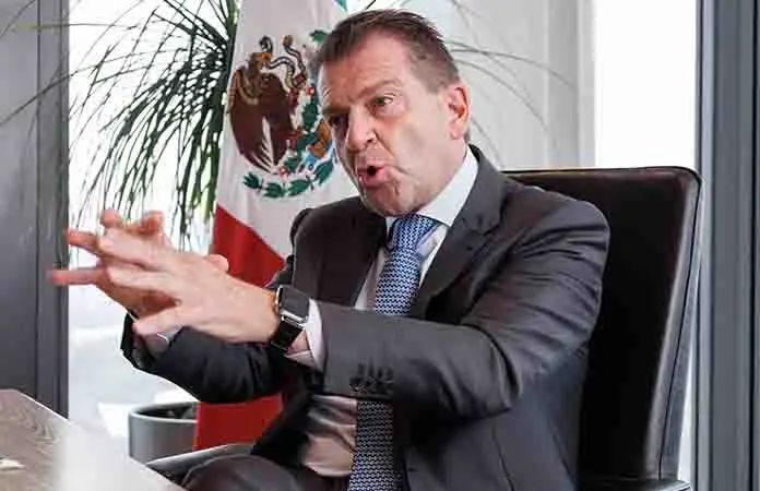 Banqueros reclaman certidumbre en inversión