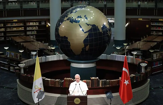 En riesgo, futuro de la humanidad: papa