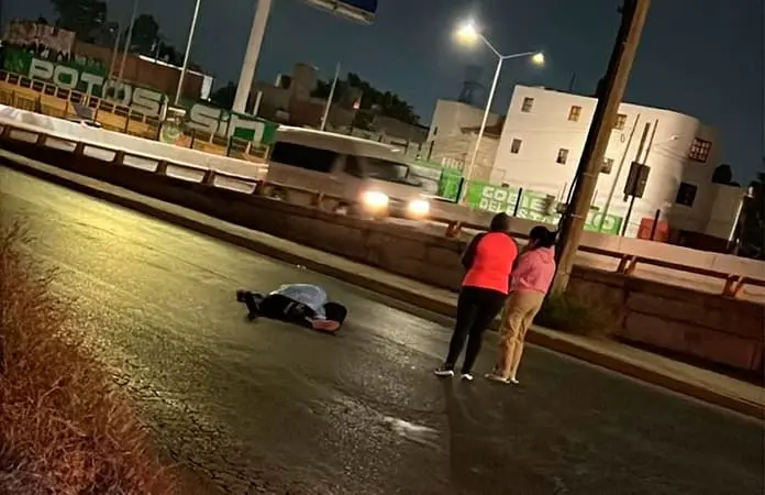 Fallece motociclista arrollado en SNM