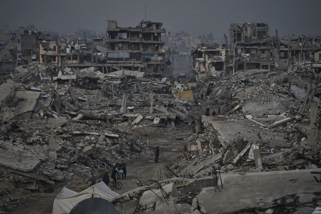 Fuerzas israelíes matan a 13 personas en redada en sur de Siria