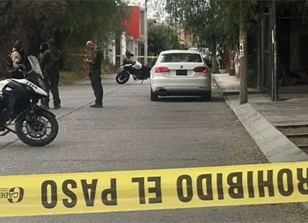 Hallan a hombre sin vida al interior de auto en Soledad