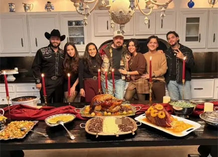 Los Aguilar celebran el Día de Acción de Gracias con una foto familiar