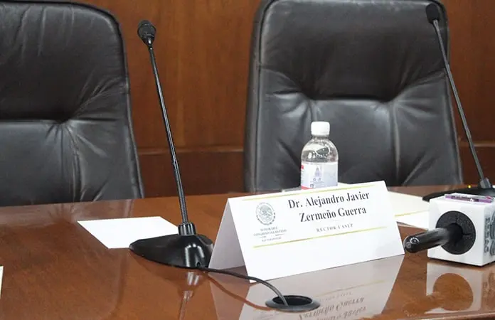 Propone rector encuentro en terreno neutral