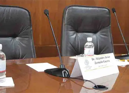 Rector de UASLP hace "desdén" a diputados