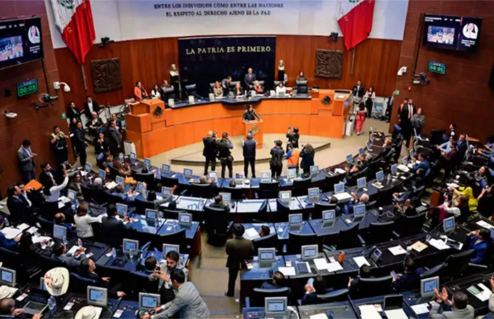 Senado acepta en fast track renuncia de Gertz Manero a la FGR