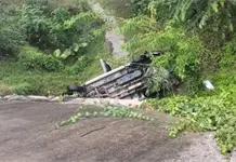 En persecución, vuelca patrulla de la GCE; hay cinco policías heridos