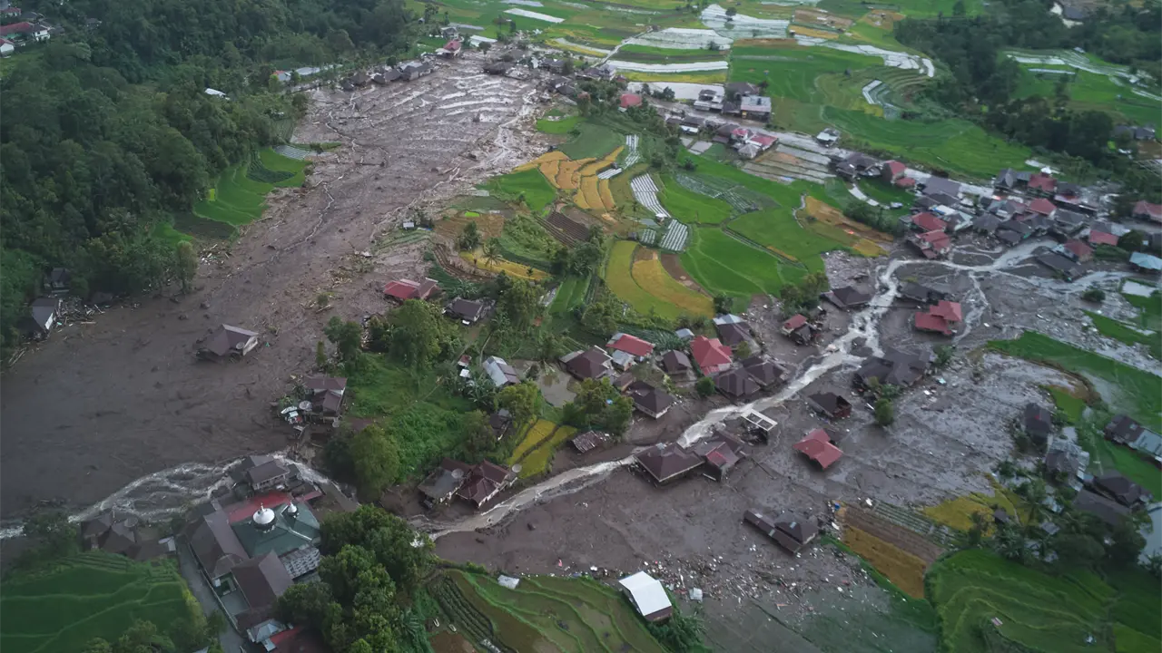 Aumentan a 164 los muertos por Inundaciones y Deslizamientos de Tierra en Sumatra