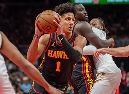 Brilla Jalen Johnson con triple-doble Brilla Jalen Johnson con triple-doble