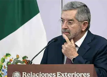 Canciller pide licencia temporal por operación Canciller pide licencia temporal por operación