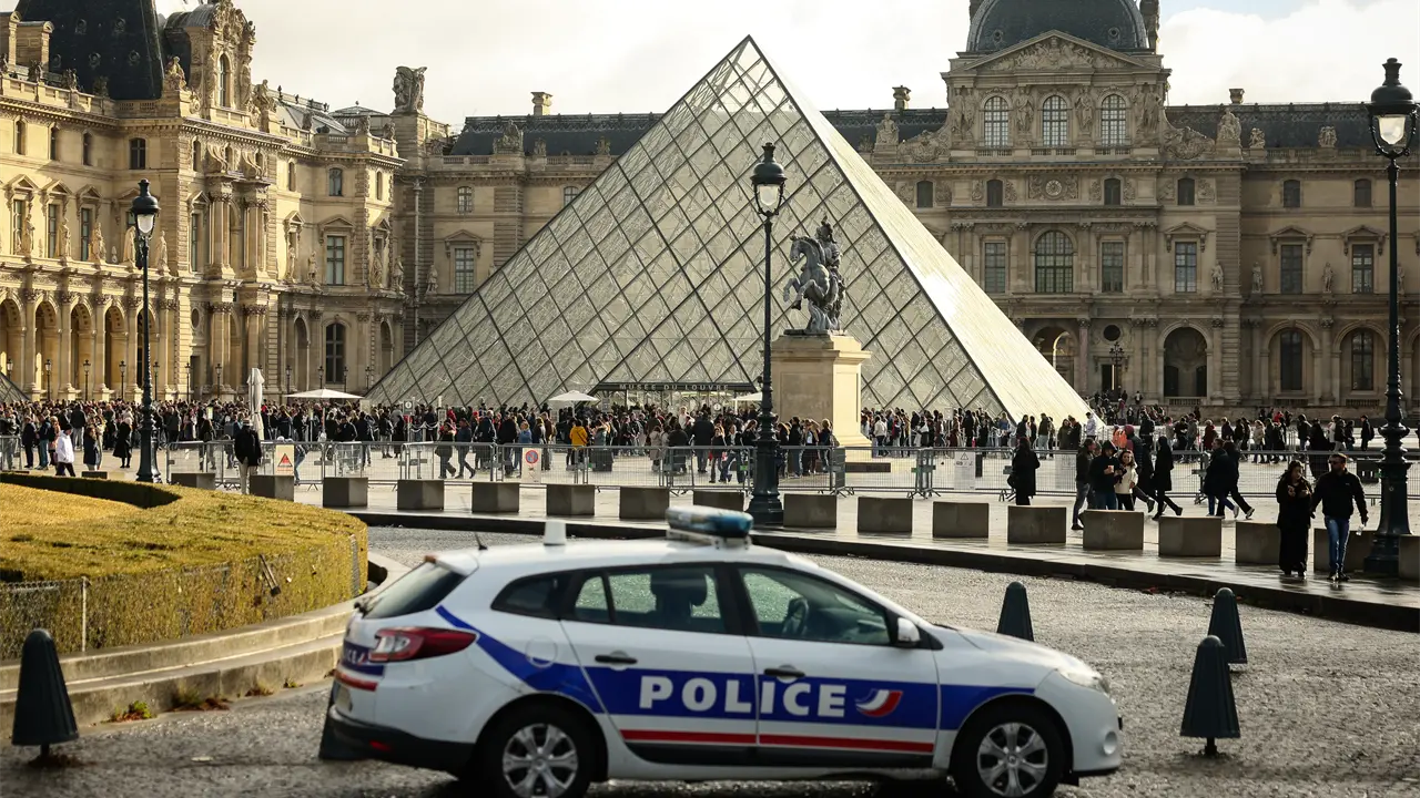 Capturado cuarto integrante de banda por robo de joyas en el Louvre