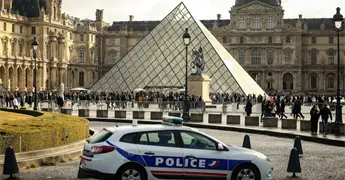 Empleados del Museo de Louvre van a huelga