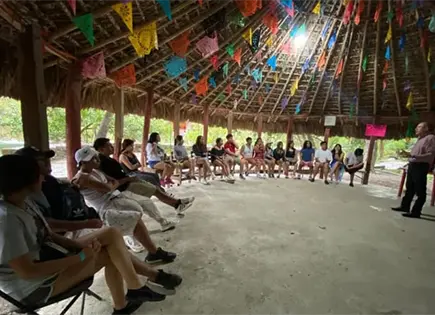 Estudiantes realizan prácticas ambientales