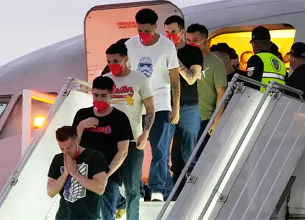 Juez federal ordena retorno de aviones con migrantes venezolanos