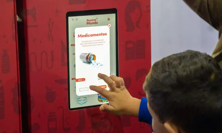 Campaña Ilumina el Mundo busca ropa, medicinas y alimentos para vulnerables