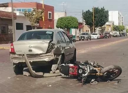 Motociclista resulta herido tras choque en 20 de Noviembre