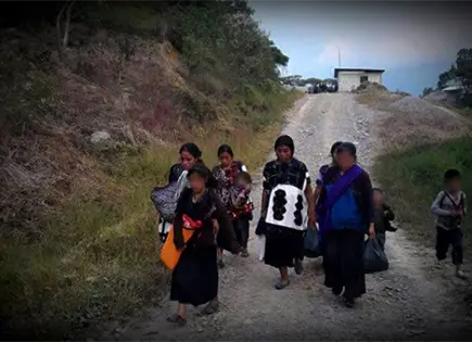 Tras nueve años desplazadas, 34 familias tzotziles regresan a Chenalhó