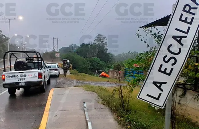 Tras persecución vuelca patrulla de la GC, 5 heridos