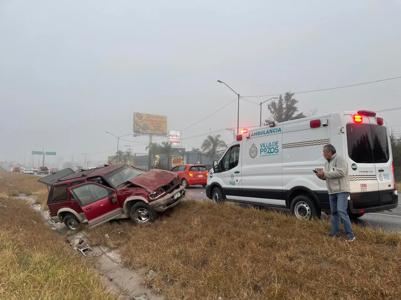 Accidente en carretera 57: Ford Explorer sufre volcadura