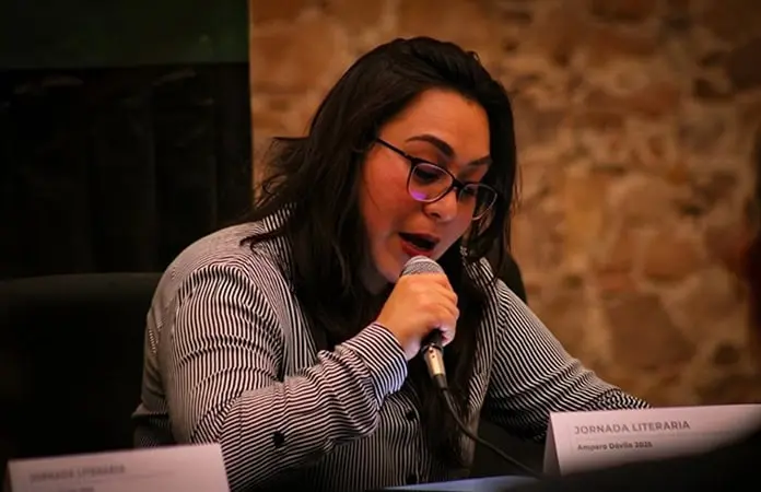 Conferencia Amparo Dávila