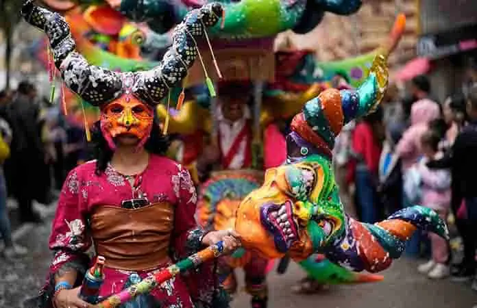 Desfile viste de color a Bogotá