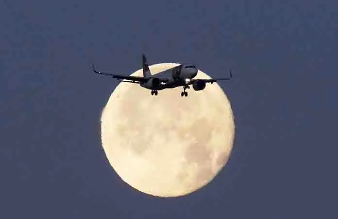 Grupos aeroportuarios en México reportan caída en junio por menos turistas
