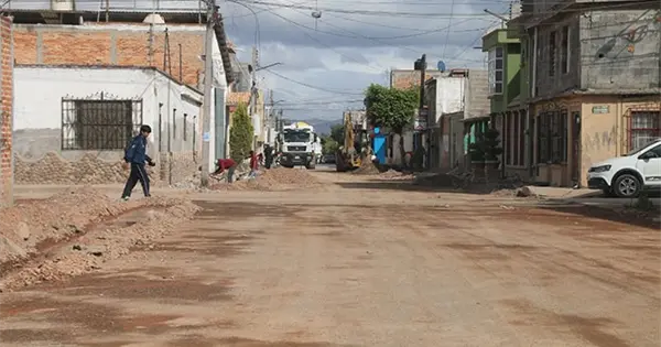 Incomoda a vecinos de Satélite la tardanza en proceso de obra