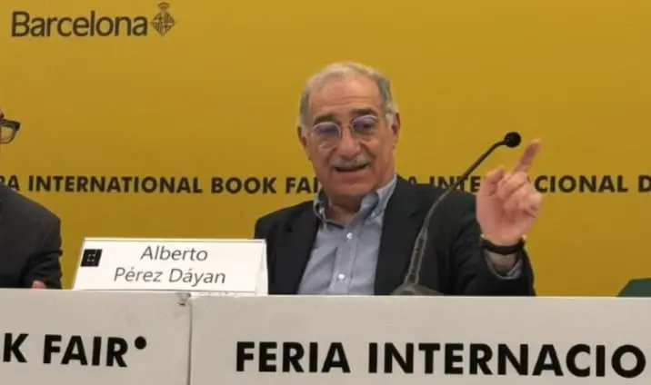 Adriana Pineda confronta a Pérez Dayán en la FIL Guadalajara