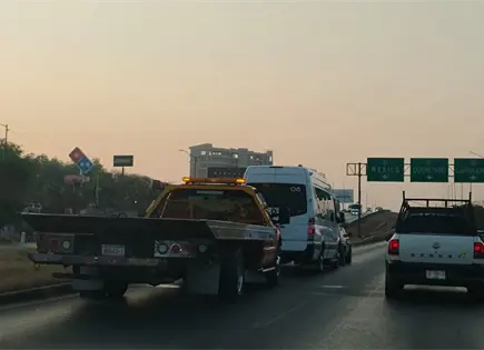 Choque por alcance provoca caos vial en la 57 rumbo a La Pila