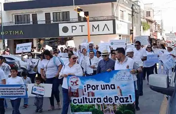 Decenas marchan por la paz en Ciudad Victoria
