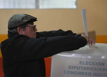 Hondureños eligen presidente entre candidatos en empate