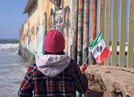 Oaxaqueña fallece al caer del muro fronterizo