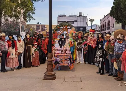 Realizan subida de máscaras de Xantolo