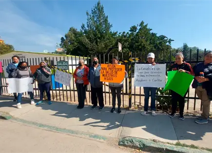 Toman Telesecundaria en Soledad; exigen atención de SEGE