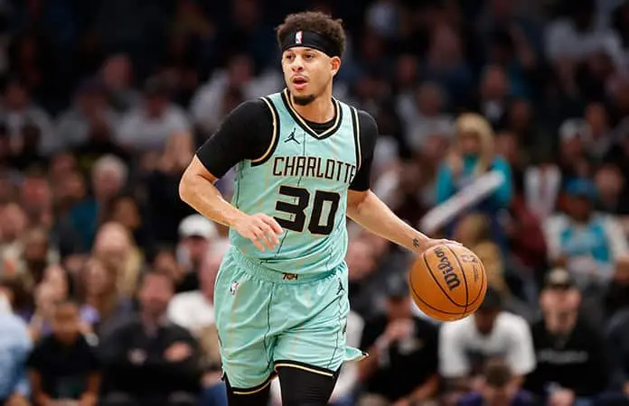 Warriors fichan al menor de los Curry