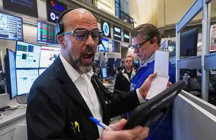 Bolsas inician mes con pie izquierdo