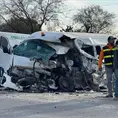 Choca transporte de personal; un muerto y nueve lesionados