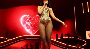 Dua Lipa rindió homenajes a otros artistas durante sus conciertos