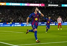 El Barça remonta al Atleti y consolida liderato