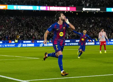 El Barça remonta al Atleti y consolida liderato