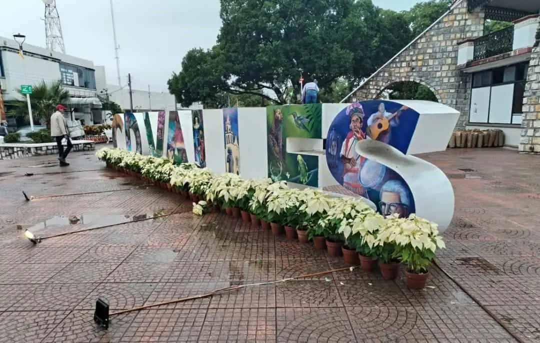 Gasta Valles 140 mil en nochebuenas para plaza y Presidencia