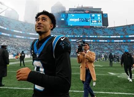 Panthers sorprenden a los Rams en la NFL