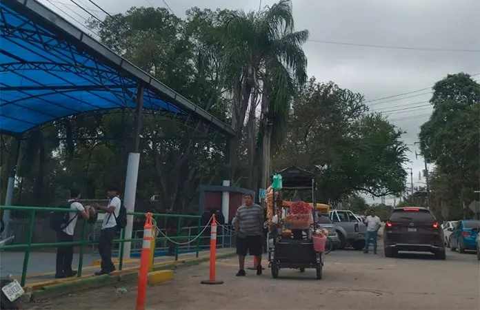 Padres de familia del CBTIS, molestos