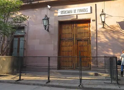 Piden prestado 11 municipios para pagar aguinaldos