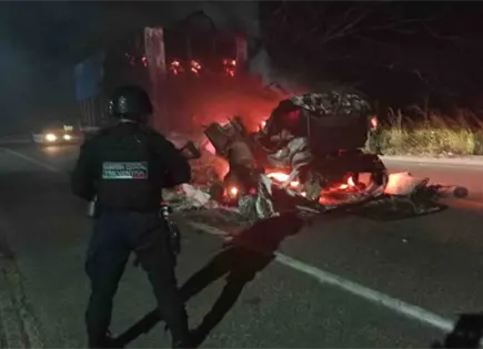 Queman tres vehículos en Villaflores, Chiapas