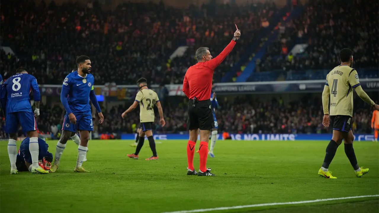 Ronald Araújo ausente en duelo Barcelona vs Atlético Madrid por asunto personal