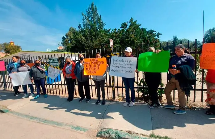 Toman una telesecundaria, por grave contaminación
