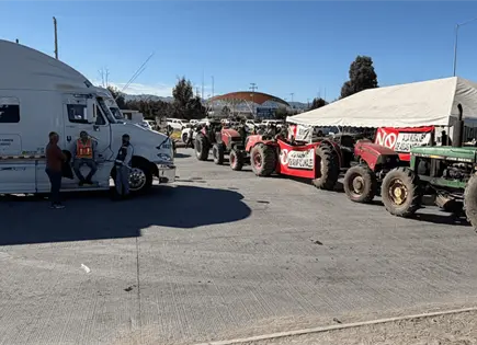 Agricultores de Chihuahua bloquean puentes internacionales en Ciudad Juárez