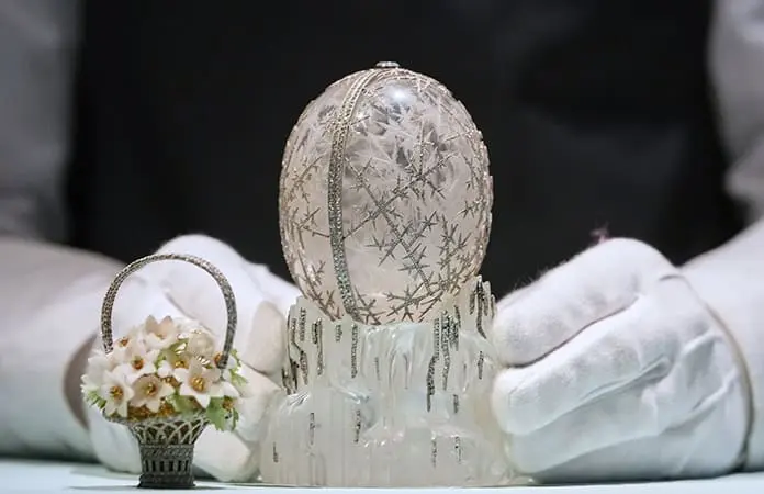Alcanza huevo Fabergé de cristal precio récord