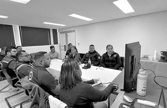 Capacitan a policías en exámenes de alcohol